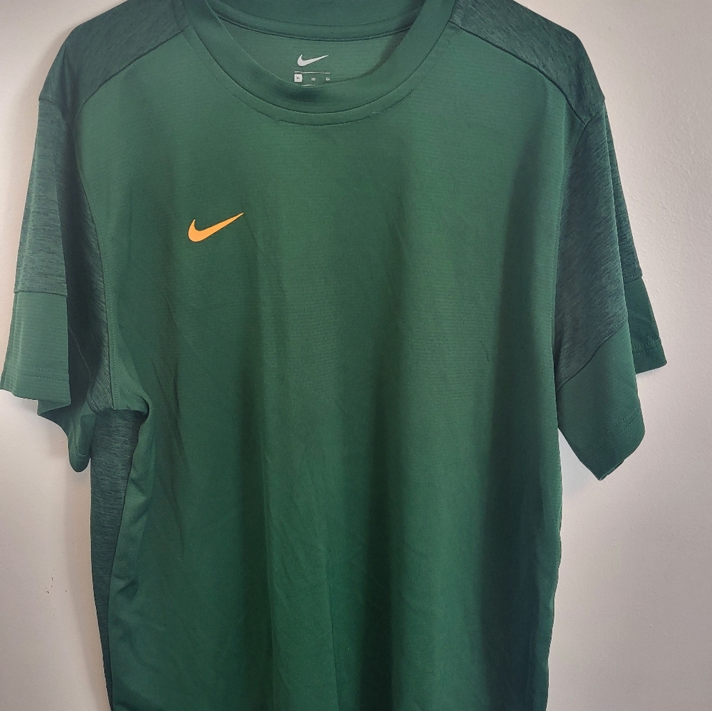 Nike Men's Green Dri-Fit Shortsleeve T-Shirt.